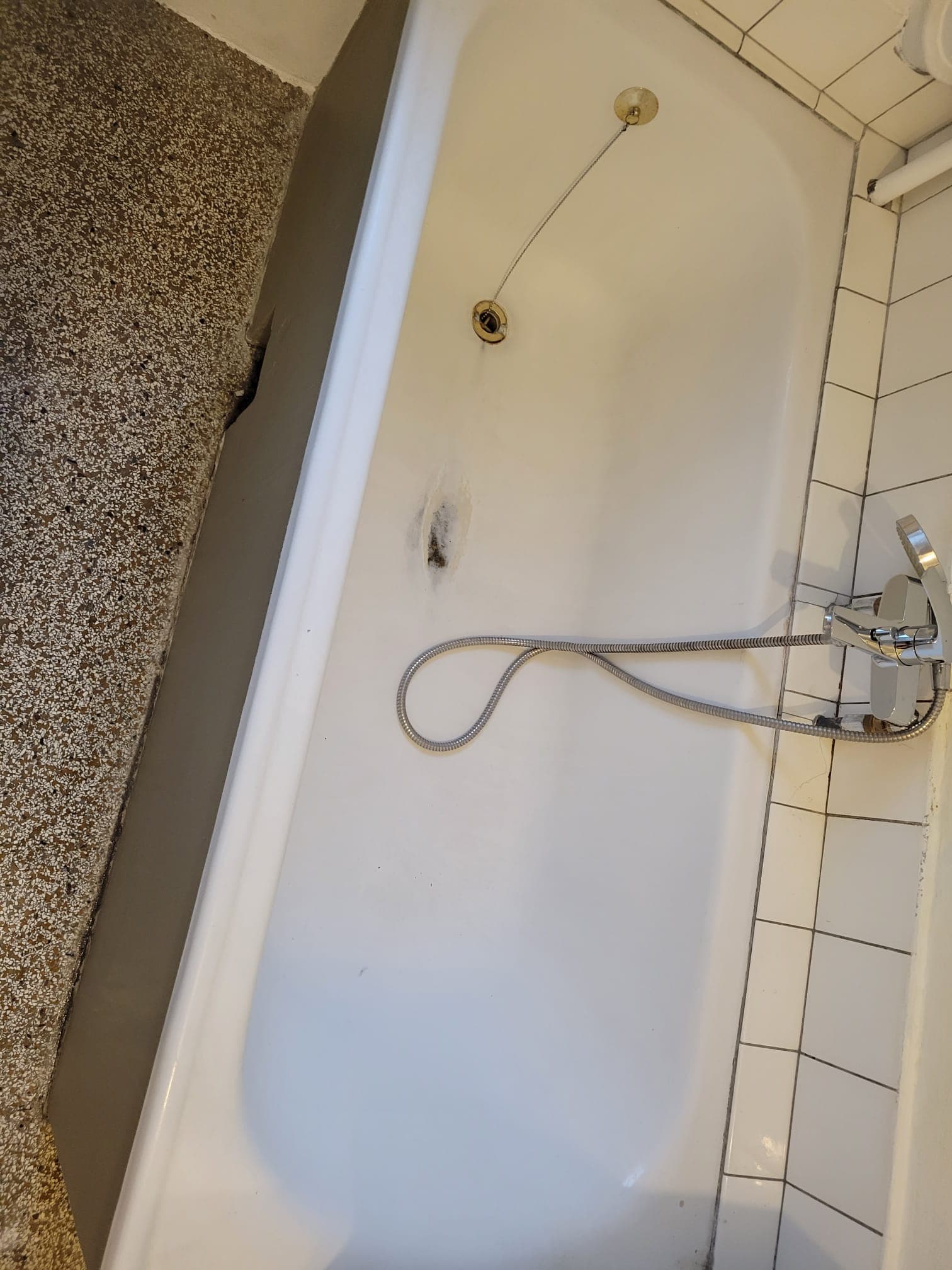 Bathtub refinish with new drain by Heritage Coatings