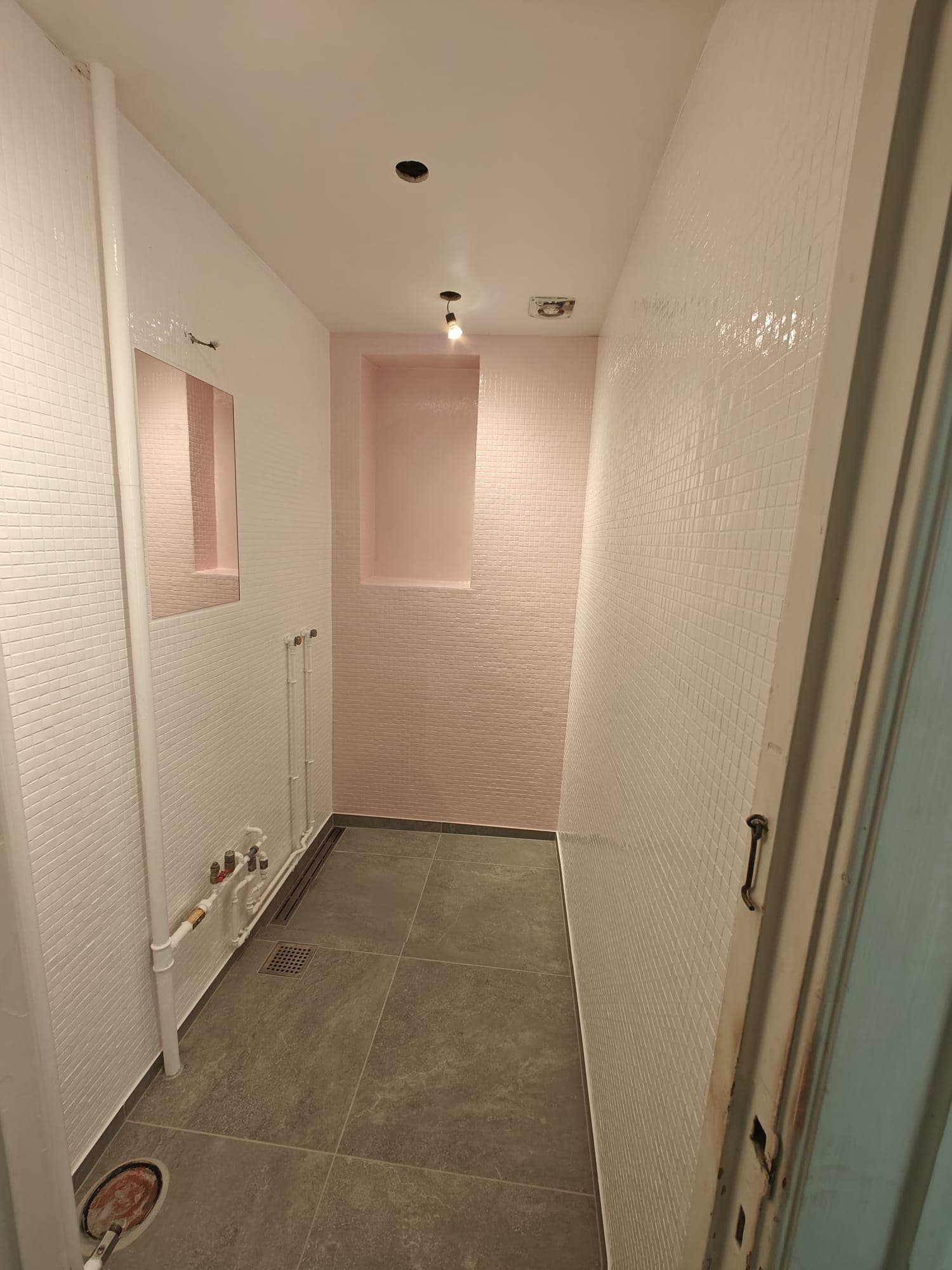 Pink and white tile refinishing by Heritage Coatings