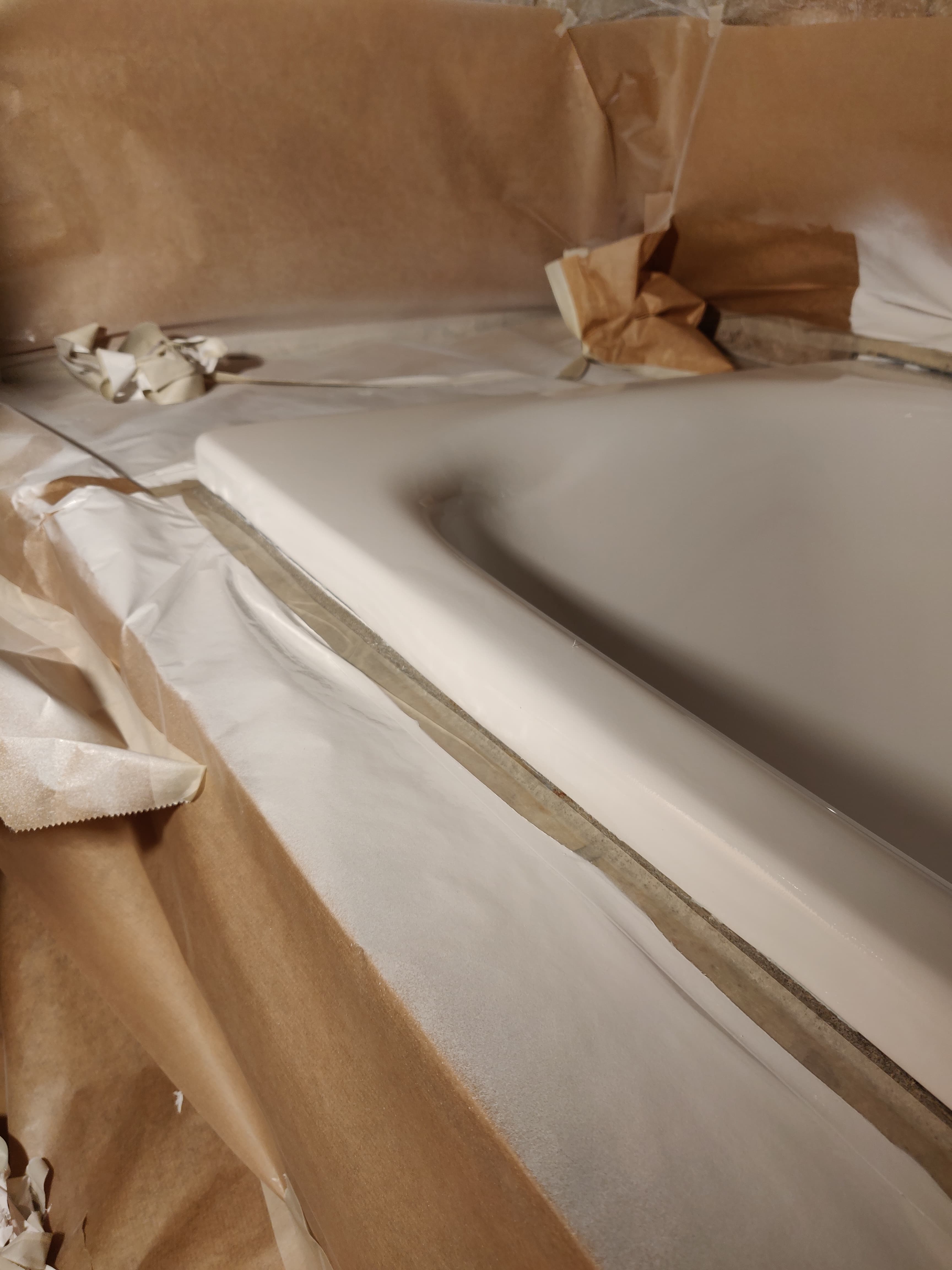 Rusted bathtub rebuilt and refinished by Heritage Coatings