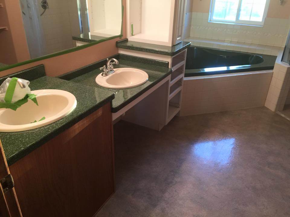 Green faux granite countertops and corner tub refinishing in Great Falls, Montana